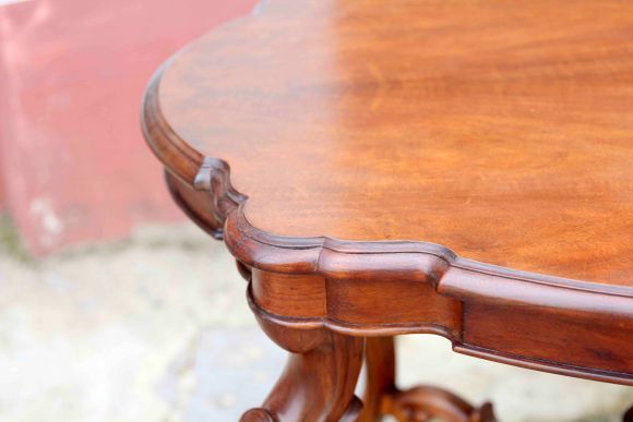 Антикварный стол из дерева. Европа. Начало 20 века