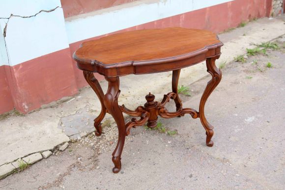 Антикварный стол из дерева. Европа. Начало 20 века