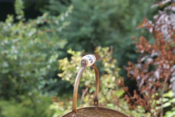 Замечательная старинная латунная дровница на лапках. Начало 20 века.