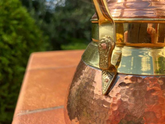 Замечательный винтажный чайник из меди и латуни.