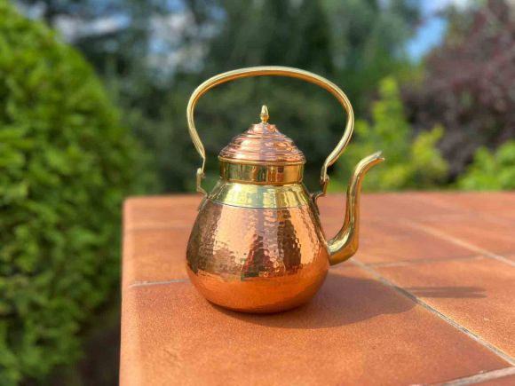 Замечательный винтажный чайник из меди и латуни.