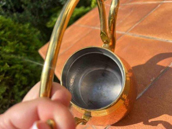 Замечательный винтажный чайник из меди и латуни.