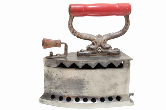 Коллекционный утюг с красной ручкой. Идеальное состояние