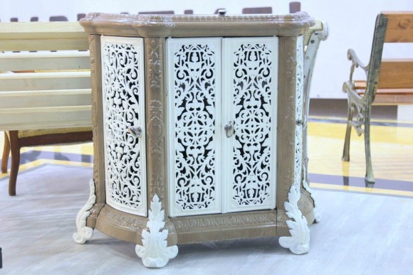 Антикварная чугунная печь в великолепном исполнении. Европа. Конец 19 века