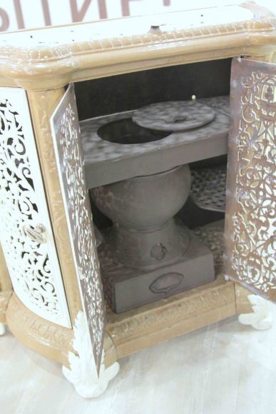 Антикварная чугунная печь в великолепном исполнении. Европа. Конец 19 века