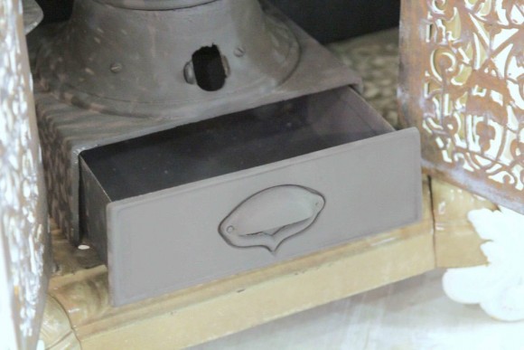 Антикварная чугунная печь в великолепном исполнении. Европа. Конец 19 века