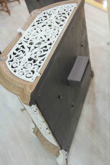 Антикварная чугунная печь в великолепном исполнении. Европа. Конец 19 века