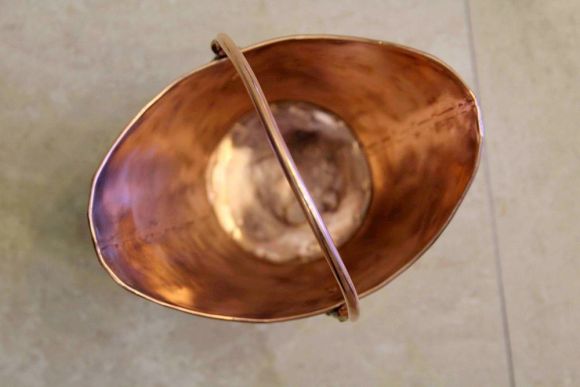 Превосходная медное кашпо со львами. Ручная работа. Европа