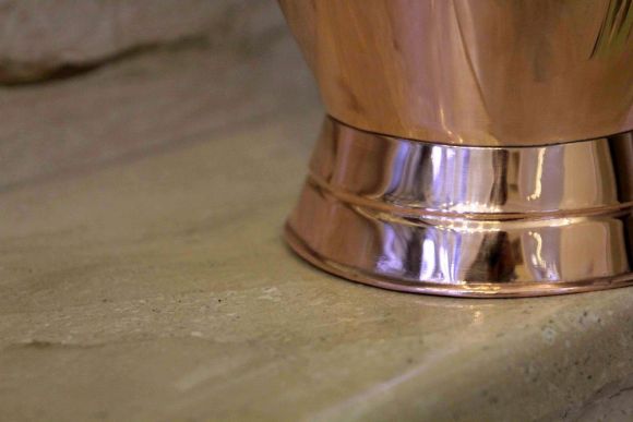 Превосходная медное кашпо со львами. Ручная работа. Европа