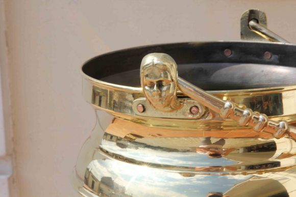 Латунный кулер для шампанского на ножке