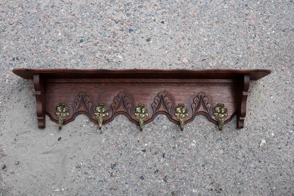 Деревянная вешалка с полкой ручной работы