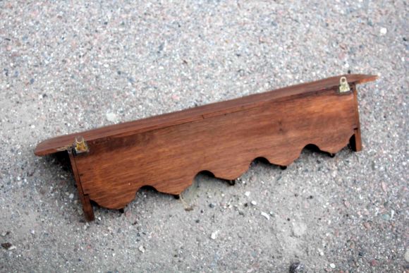 Деревянная вешалка с полкой ручной работы