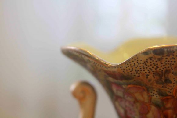 Изящная порцелановая ваза