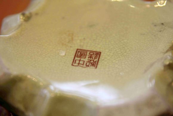 Изящная порцелановая ваза