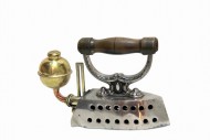 Старинный газовый утюг в идеальном состоянии.