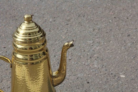 Красивый, интерьерный, латунный кофейник