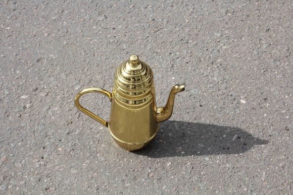 Красивый, интерьерный, латунный кофейник