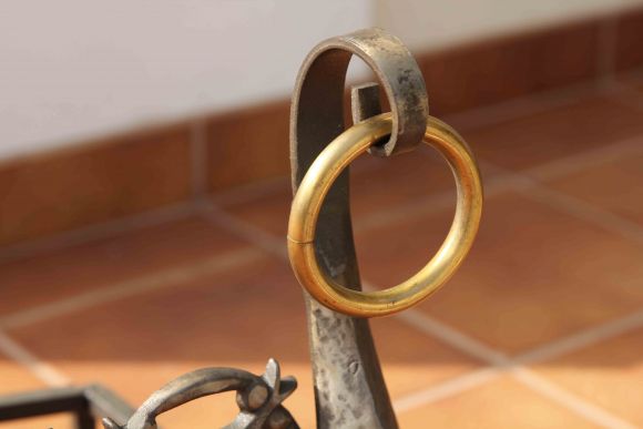 Кованая дровница. Чугун. Черный металл. Мощная и тяжёлая