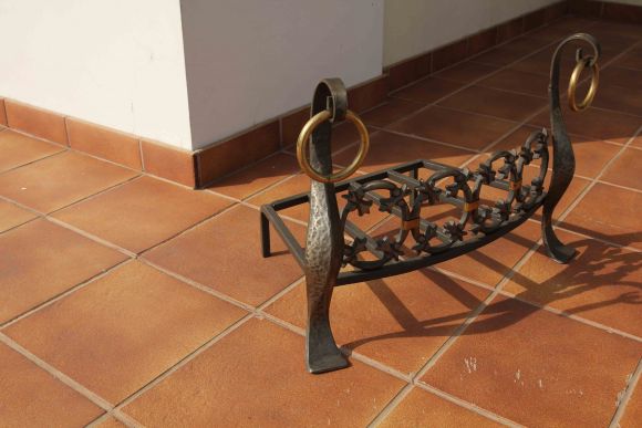 Кованая дровница. Чугун. Черный металл. Мощная и тяжёлая