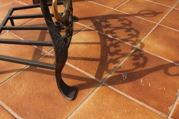 Кованая дровница. Чугун. Черный металл. Мощная и тяжёлая