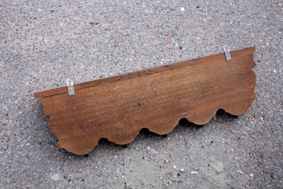 Светлая резная вешалка из дуба