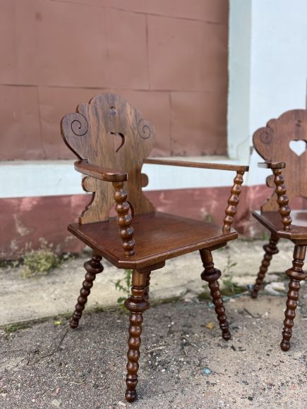 Замечательные кресла кантри с сердечком