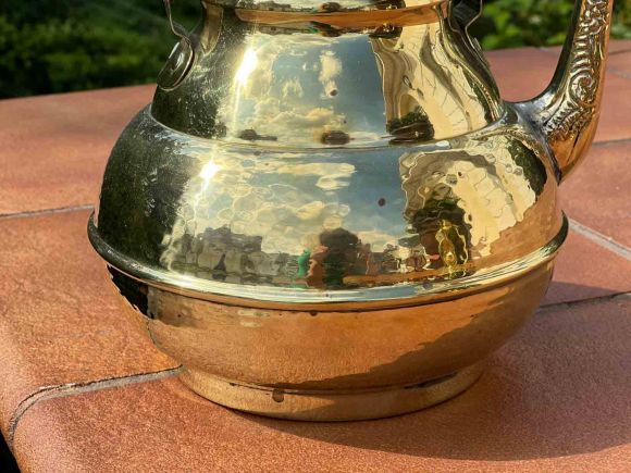 Большой старинный латунный чайник