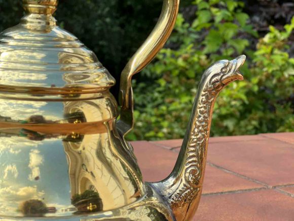 Большой старинный латунный чайник