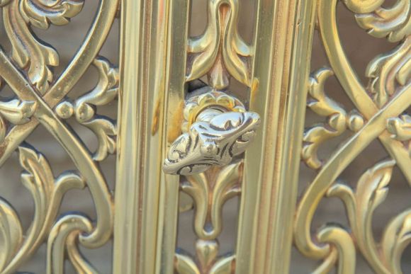 Потрясающе красивая решетка с рамой для камина-печи