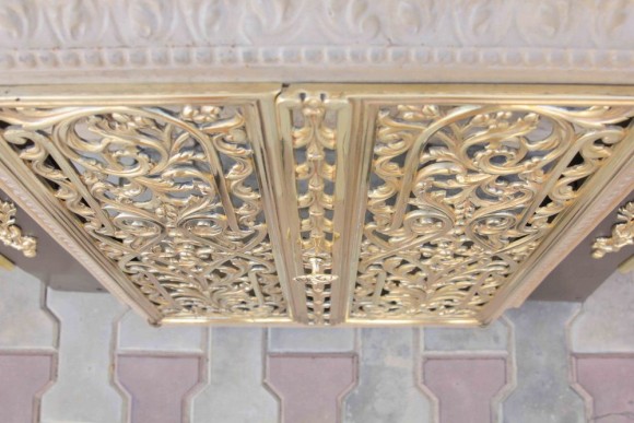 Потрясающе красивая решетка с рамой для камина-печи