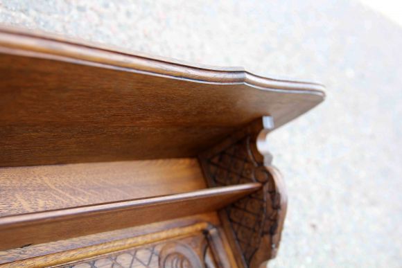 Деревянная вешалка с двумя полками и прекрасной резьбой