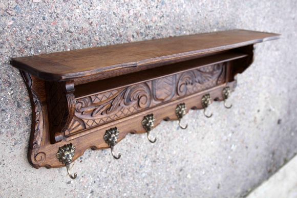 Деревянная вешалка с двумя полками и прекрасной резьбой