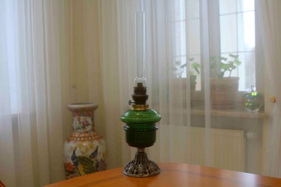 Очень красивая антикварная керосиновая лампа. Европа. Начало 20 века