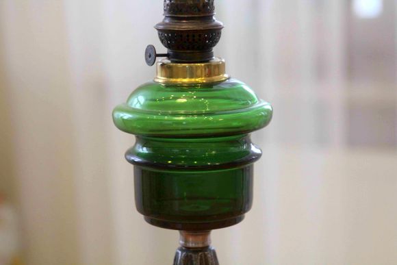 Очень красивая антикварная керосиновая лампа. Европа. Начало 20 века