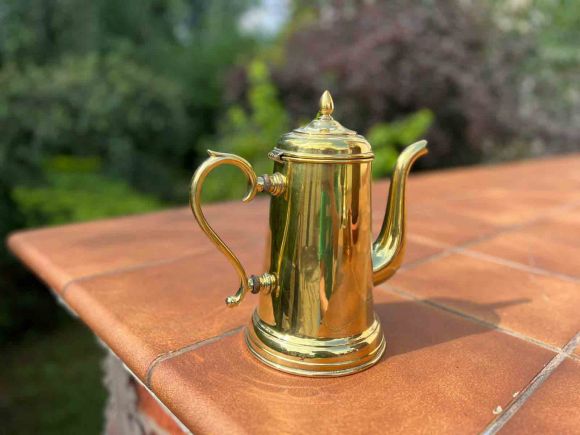 Старинный латунный кофейник для всей семьи