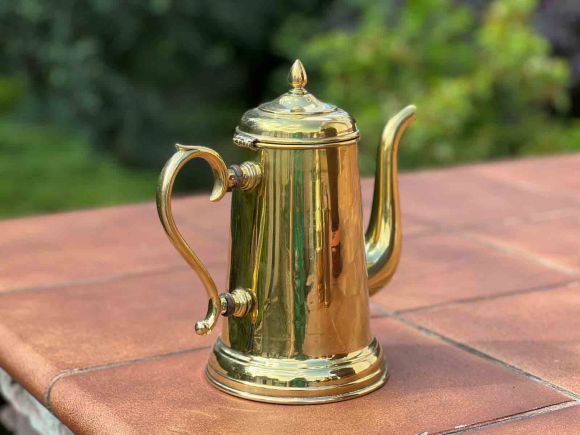 Старинный латунный кофейник для всей семьи