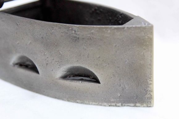 Старинный утюг с петушком.