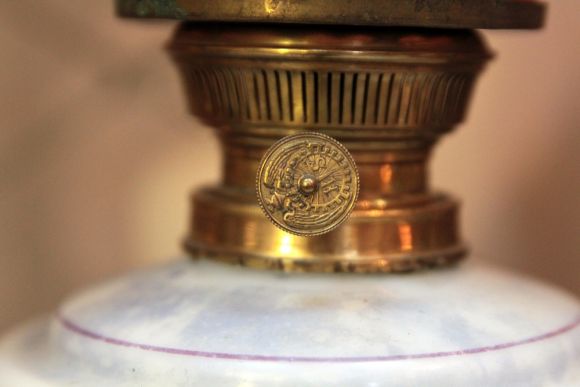 Эксклюзивная, старинная, керосиновая лампа. Франция 