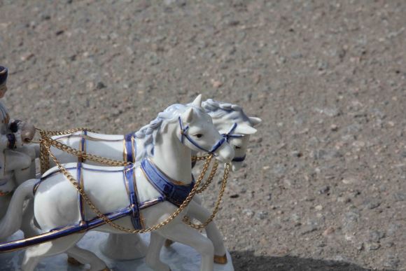 Великолепная антикварная статуэтка из фарфора .Европа. Середина 20 века