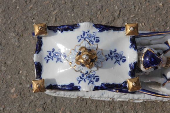 Великолепная антикварная статуэтка из фарфора .Европа. Середина 20 века