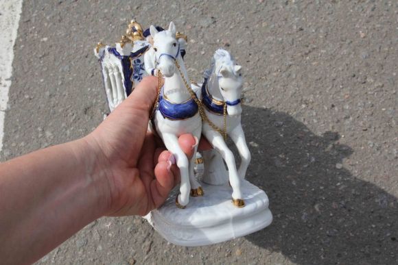 Великолепная антикварная статуэтка из фарфора .Европа. Середина 20 века