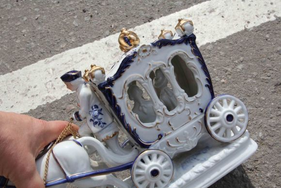 Великолепная антикварная статуэтка из фарфора .Европа. Середина 20 века