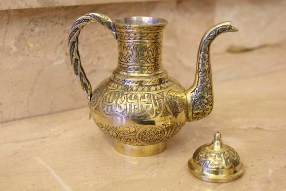 Редкий тяжелый чайник в восточном стиле