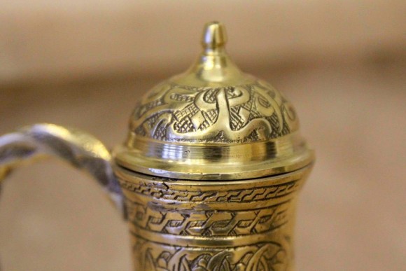Редкий тяжелый чайник в восточном стиле