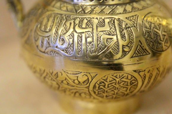 Редкий тяжелый чайник в восточном стиле