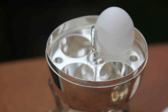 Коллекционная английская яйцеварка. Посеребрение