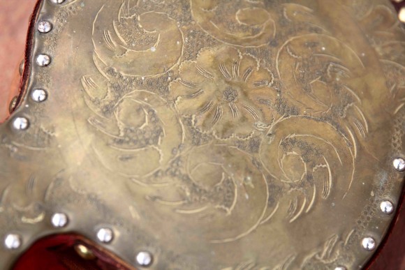 Старинные меха для розжига огня в камине, печи, очаге