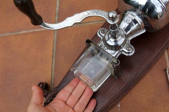 Настенная антикварная кофемолка в полном сборе