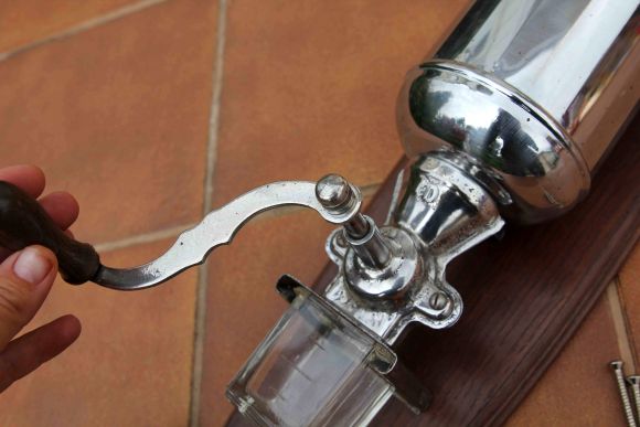 Настенная антикварная кофемолка в полном сборе