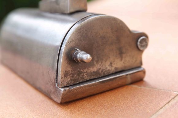 Старинный тяжелый утюг в прекрасном состоянии.